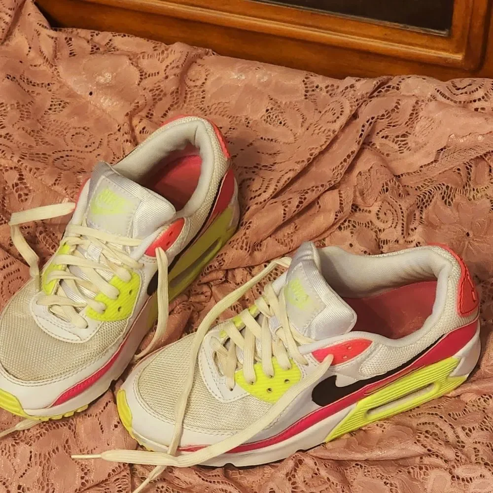Nike Air Max sneakers size 6.5